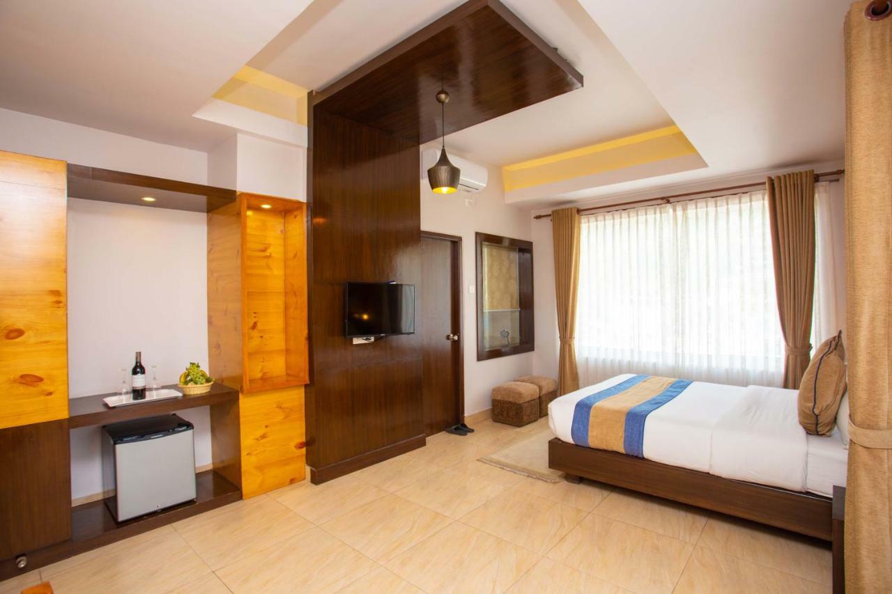 Hotel Lake Paradise Pokhara Exterior photo