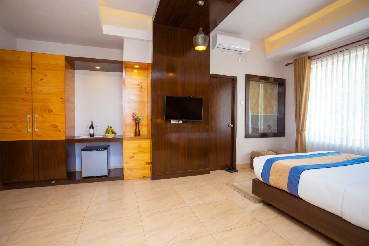 Hotel Lake Paradise Pokhara Exterior photo